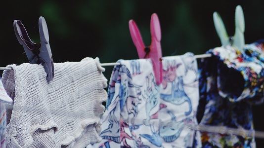 Suszenie prania w małym mieszkaniu – przegląd rozwiązań