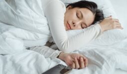 Antyalergiczne tekstylia w sypialni: Jak dbać o zdrowy sen przy alergiach